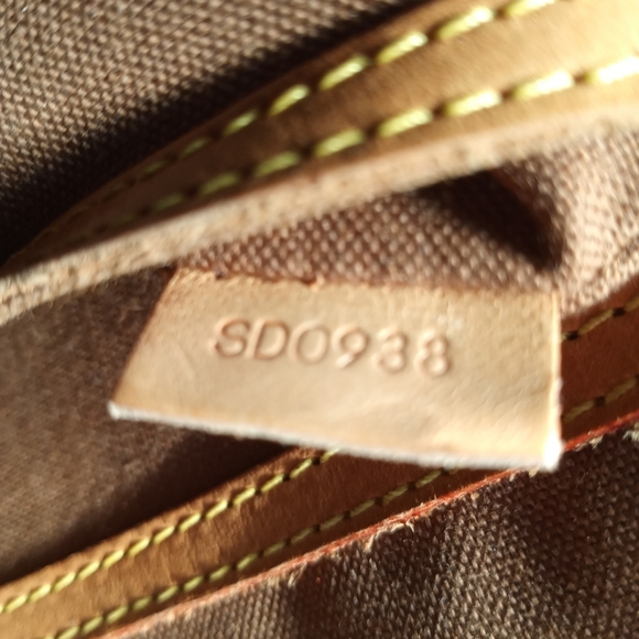 Louis Vuitton Bag - Picture 8 of 12